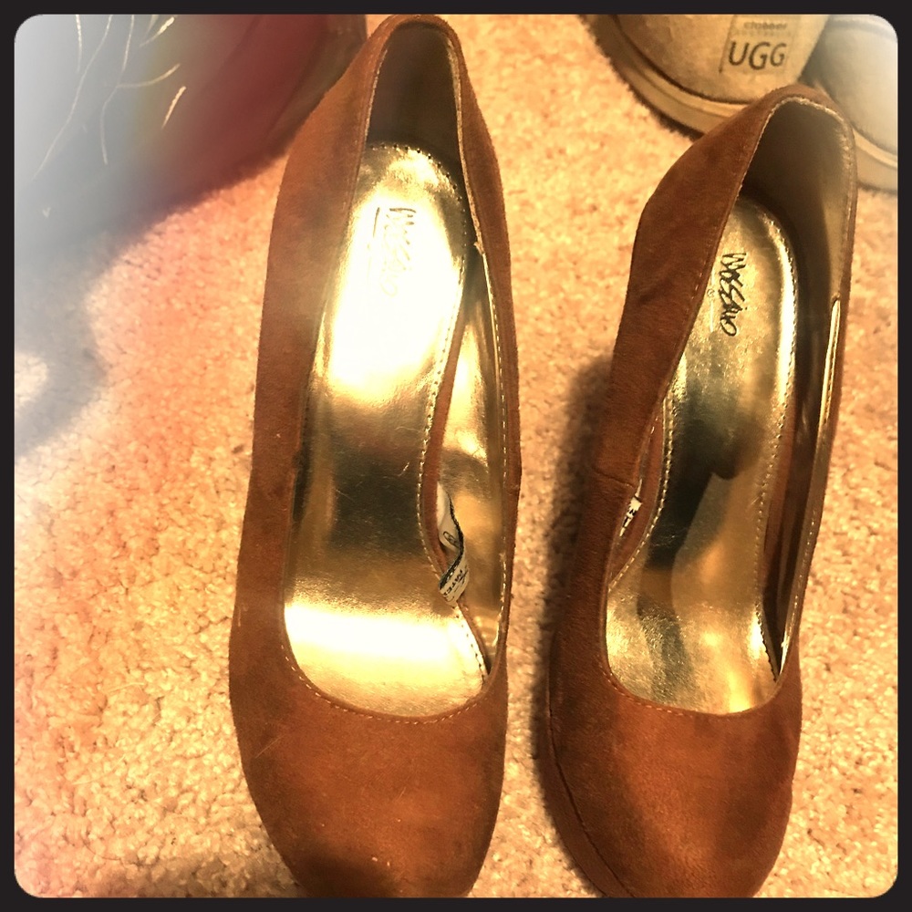 Tan wedge pumps